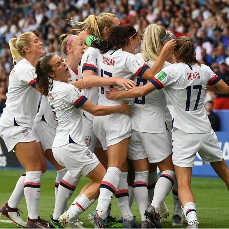 Em acordo histórico, seleção americana feminina terá premiação igual a masculina