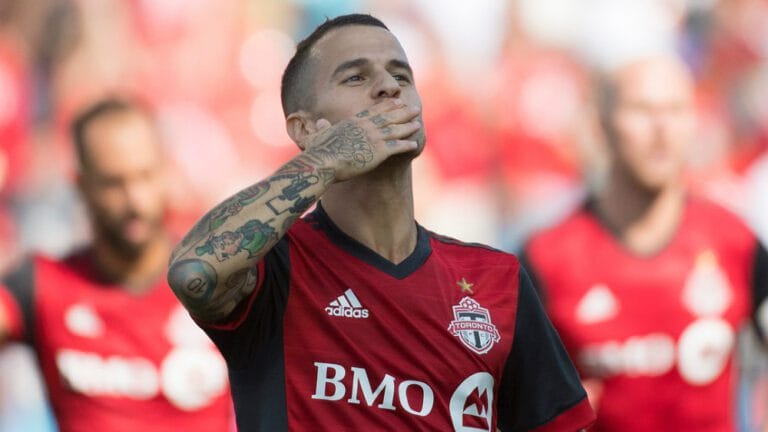 Reviravolta: Toronto terá reunião para decidir futuro com Giovinco e negócio por Insigne se distancia