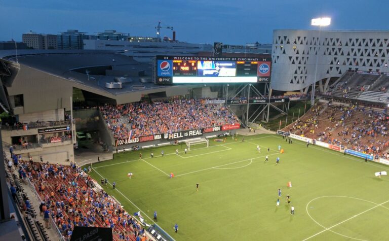 FC Cincinnati bane torcedor que desferiu comentários racistas