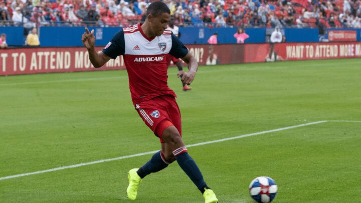 FC Dallas tem oferta pelo jovem Reggie Cannon