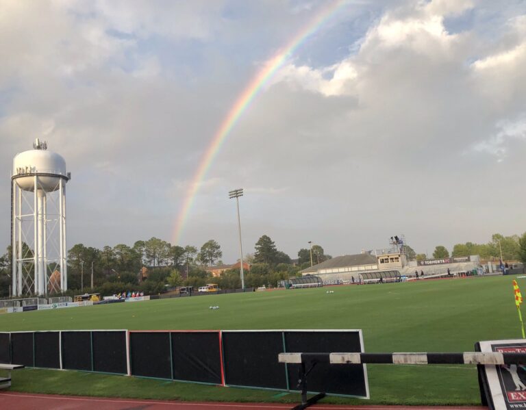 Greenville Triumph vence e dispara na liderança da USL League One