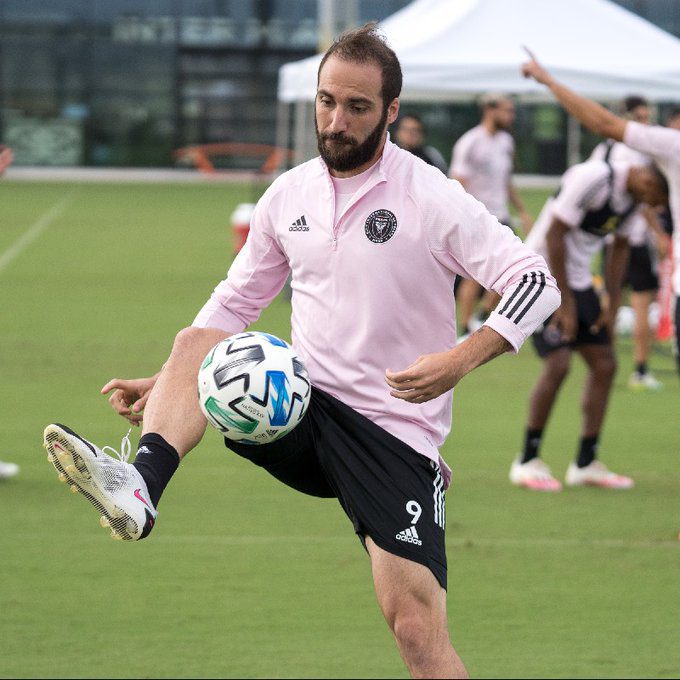 Higuain já treina com o Inter Miami, mas aguarda documentos para poder jogar