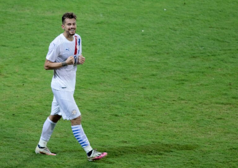 Volante do Chicago Fire faz único gol da vitória do Paraguai contra a Venezuela