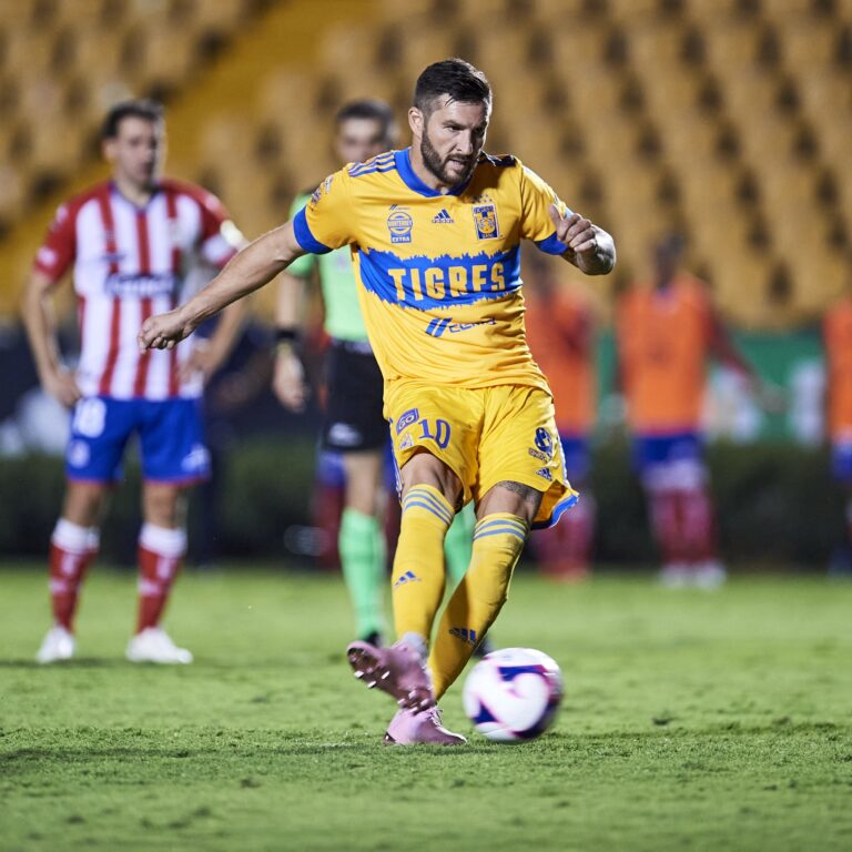 Gignac faz história, Cruz Azul tropeça e León dispara na ponta. Resumo da 13° rodada da LIGA MX