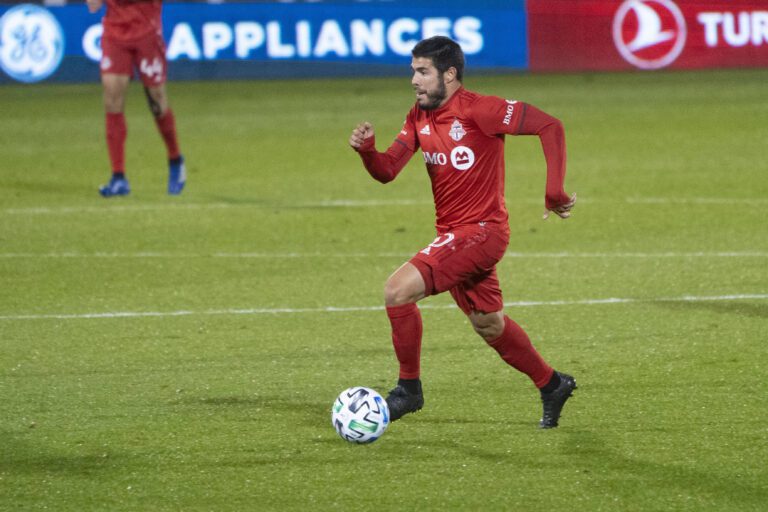 Craque espanhol do Toronto FC pode retornar de lesão no confronto contra o Columbus Crew