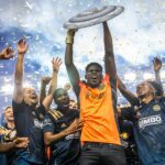 Andre Blake (ao centro) participa da celebração do primeiro Supporter's Shield da história do Philadelphia Union
