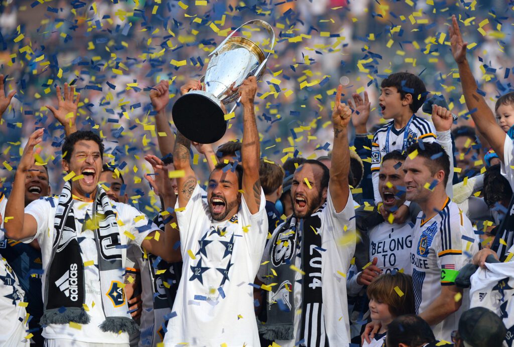 Juninho comemora MLS Cup de 2014 pelo LA Galaxy