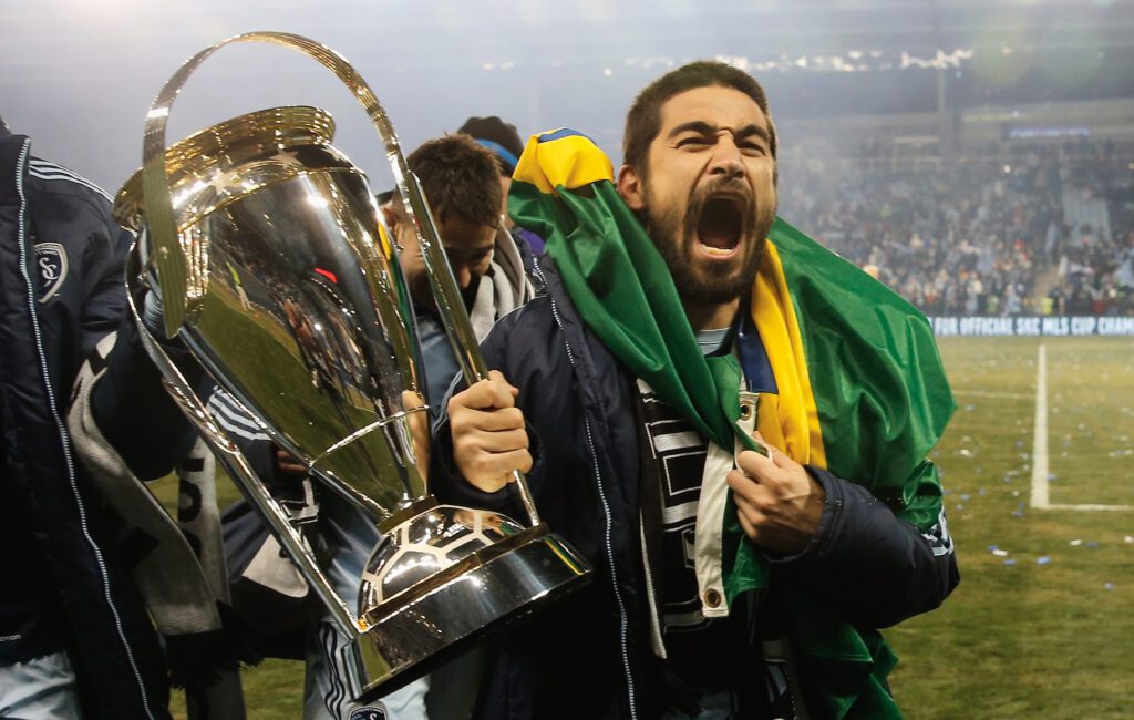 Paulo Nagamura comemora título da MLS Cup em 2013