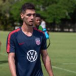 Johnny Cardoso, do Internacional de Porto Alegre, irá disputar o torneio pré-olímpico da Concacaf visando as Olimpíadas de Tóquio
