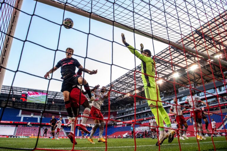 Red Bulls vence e acaba com chance de título do Toronto