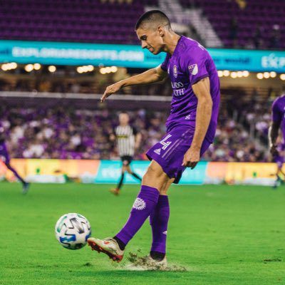 Lateral do Orlando City passa por cirurgia no quadril