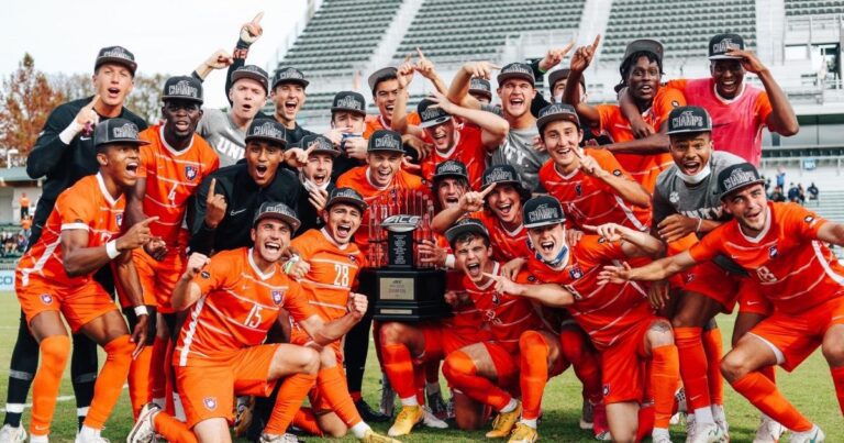 Em final disputada, Clemson vence principal conferência do futebol universitário