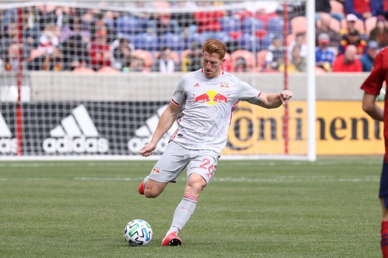 Tim Parker foi trocado pelo New York Red Bulls com o Houston Dynamo