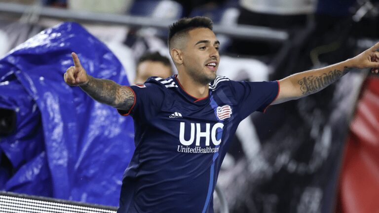 Ídolo do New England Revolution fecha com o Austin FC