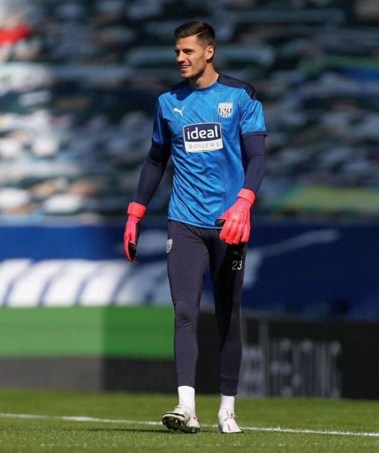 LA Galaxy interessado em goleiro inglês de time da Premier League