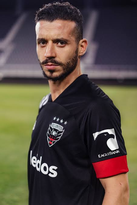 DC United acerta permanência de meia brasileiro