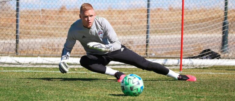 Colorado Rapids renova com goleiro titular