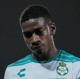 Félix Torres, jogador do Santos Laguna, é vítima de racismo