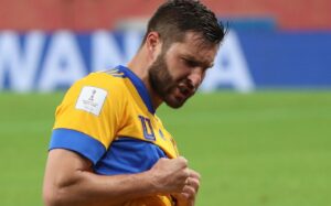 Tigres/MEX renova com artilheiro francês Gignac