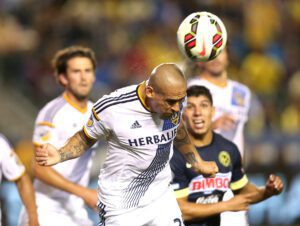 Meio-campista bicampeão pelo LA Galaxy anuncia aposentadoria