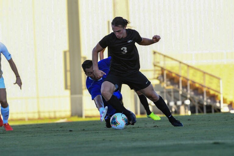 Los Angeles FC contrata atacante da segunda divisão