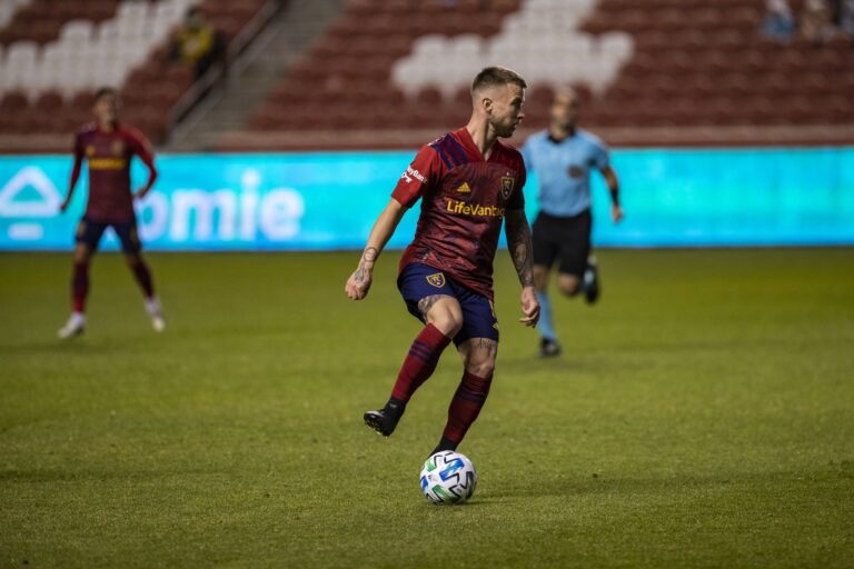 Aaron Herrera, lateral=esquerdo do Real Salt Lake