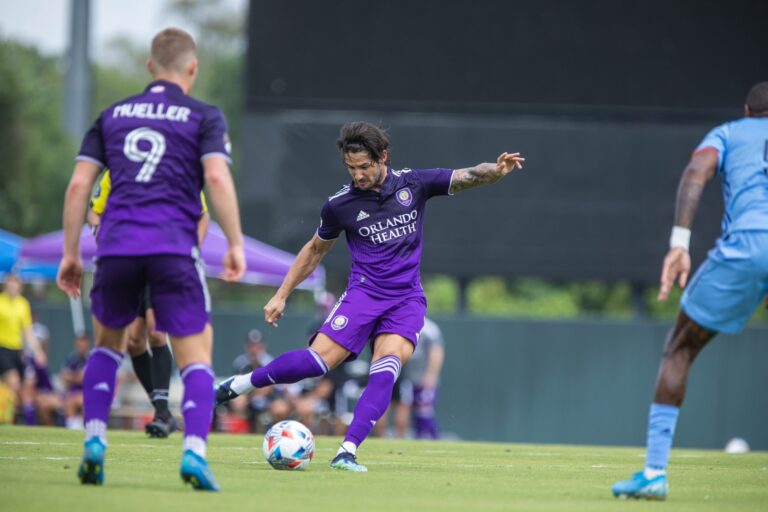 Técnico do Orlando City atualiza situação de Alexandre Pato