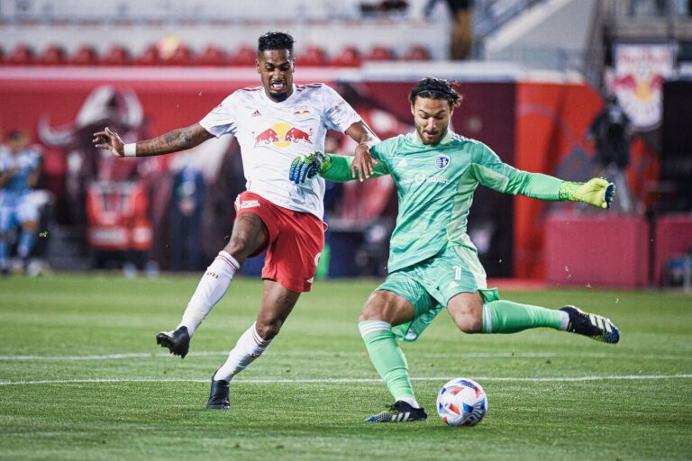 Sporting Kansas City consegue virada em dois minutos e vence o NY Red Bulls fora de casa