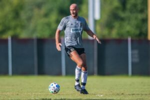 Union renova vínculo de zagueiro e contrata opção para o gol