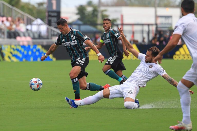 Com dois gols de Chicharito, LA Galaxy vence Inter Miami de virada