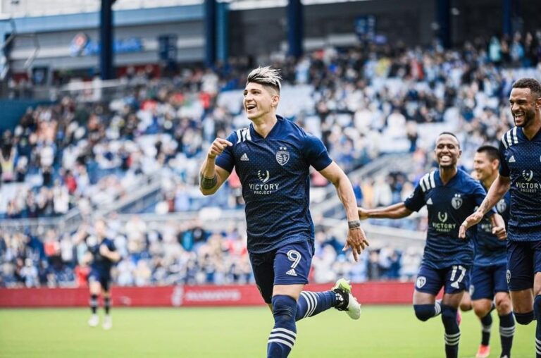 Com dois gols de Alan Pulido, Sporting KC vence Vancouver Whitecaps