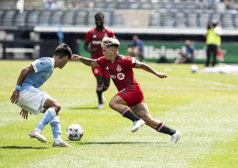 Soteldo estaria insatisfeito no Toronto FC e deseja voltar ao Brasil, diz jornal