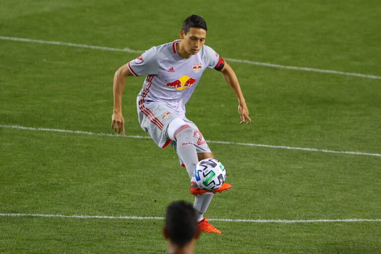 Meio-campista do New York Red Bulls acerta transferência ao Nashville SC