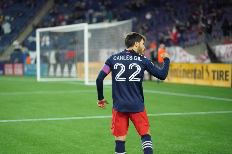 Após lesão, Carles Gil volta a treinar com o New England Revolution