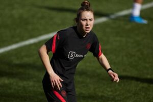 Jogadora de 15 anos processa NWSL pelo direito de jogar