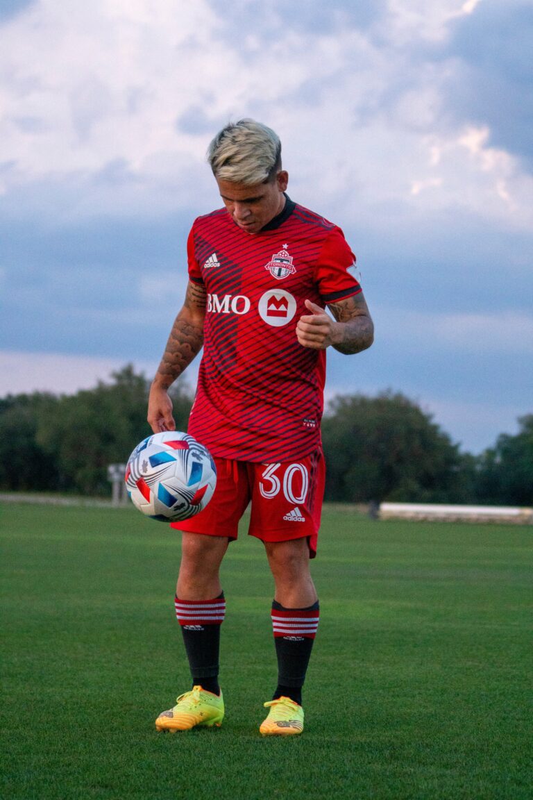 “Quero fazer história como Josef Martínez”, diz Soteldo em apresentação no Toronto FC