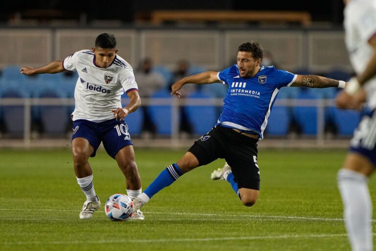 Jogando em casa, San Jose Earthquakes goleia DC United