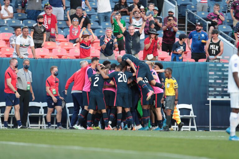 Nations League: Estados Unidos marcam no apagar das luzes e se classificam à final