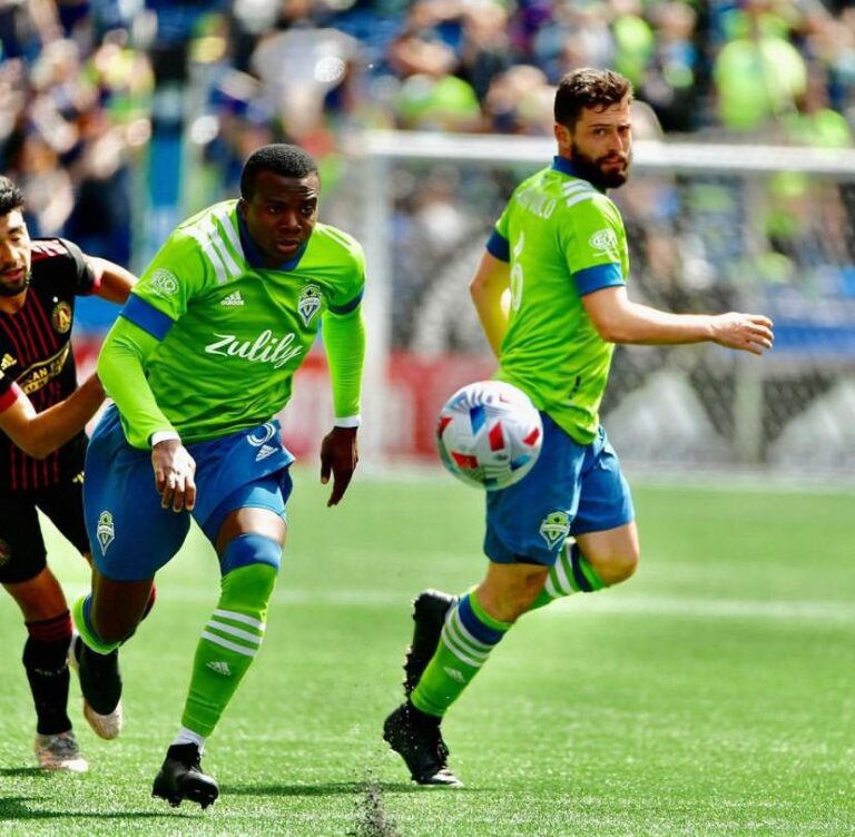 Técnico do Seattle Sounders demonstra preocupação com desfalque importante na zaga