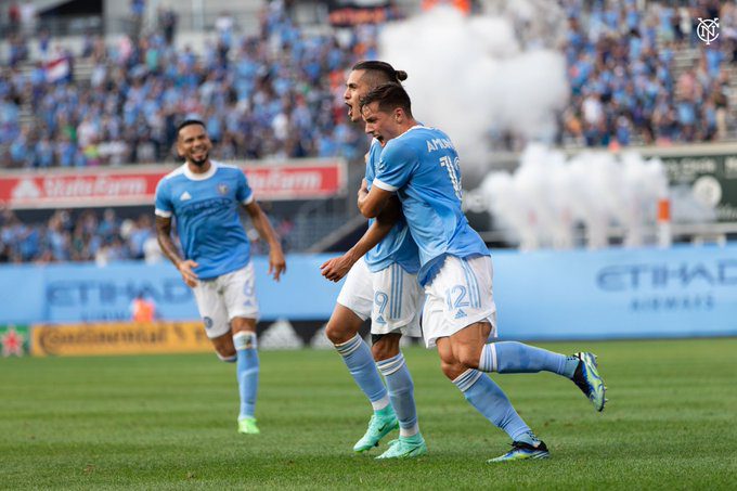 New York City goleia o Orlando City e sobe na classificação do Leste