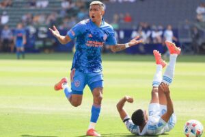 LA Galaxy anuncia extensão de contrato com jovem promessa