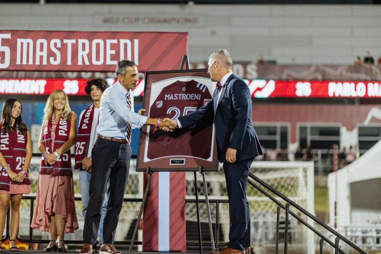 Pablo Mastroeni é o primeiro ídolo do Colarado Rapids a ter seu número aposentado