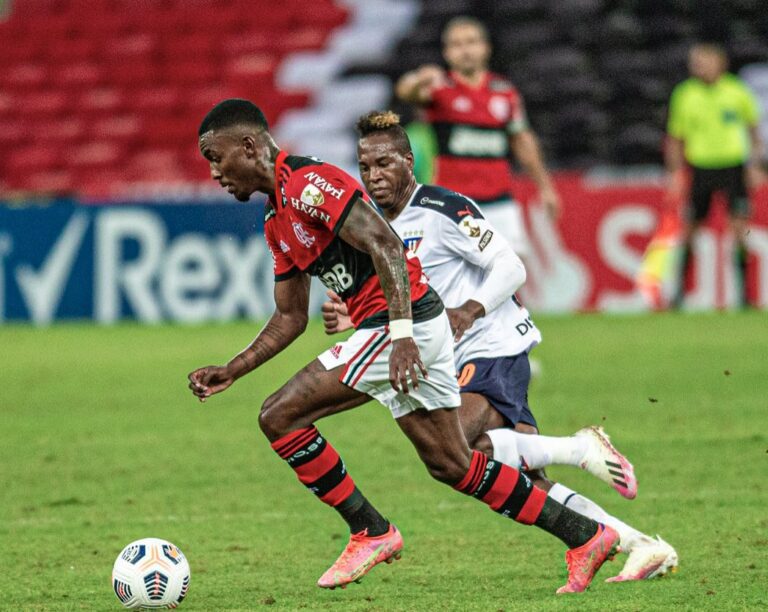 Vancouver Whitecaps negocia com lateral do Flamengo/BRA, enquanto pode perder artilheiro