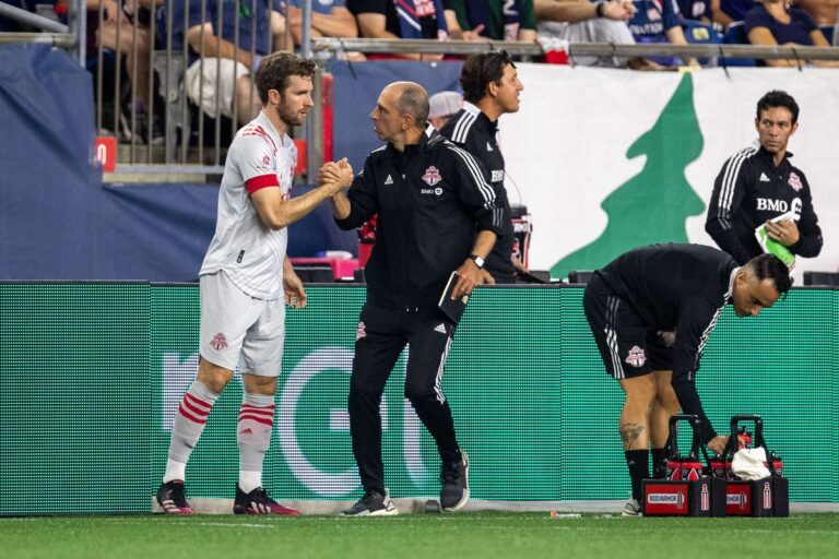 Toronto FC mantém técnico interino para próximo jogo