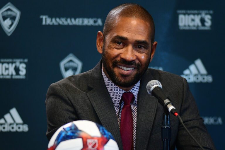 Colorado Rapids se antecipa ao mercado e renova contrato de técnico até 2025