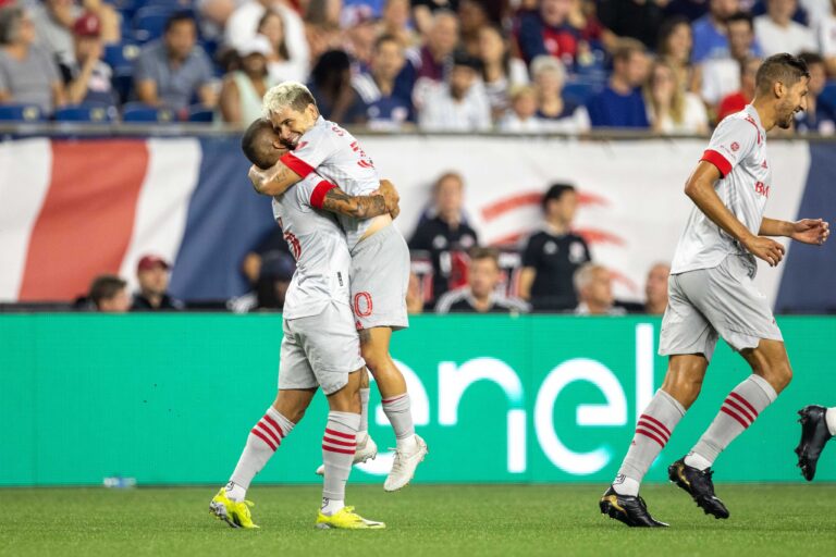 Após 7 a 1, Toronto surpreende líder New England Revolution e vence com gol de Soteldo