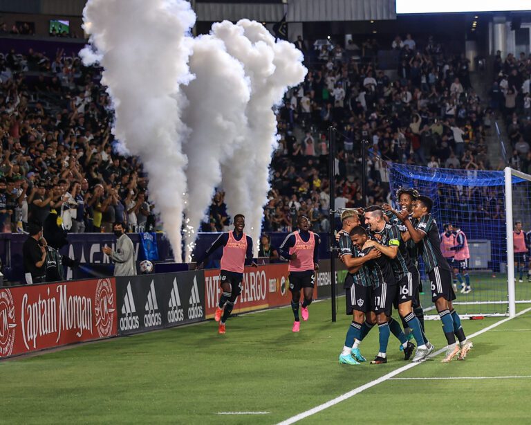 Com homenagem a Zizinho, LA Galaxy despacha Portland Timbers