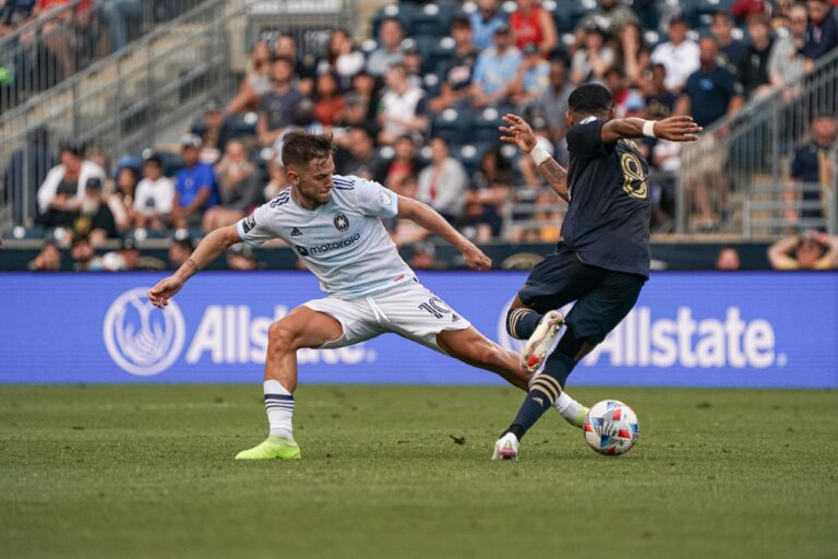 Chicago Fire atua com dez jogadores na maior parte do jogo, mas segura empate contra o Philadelphia Union