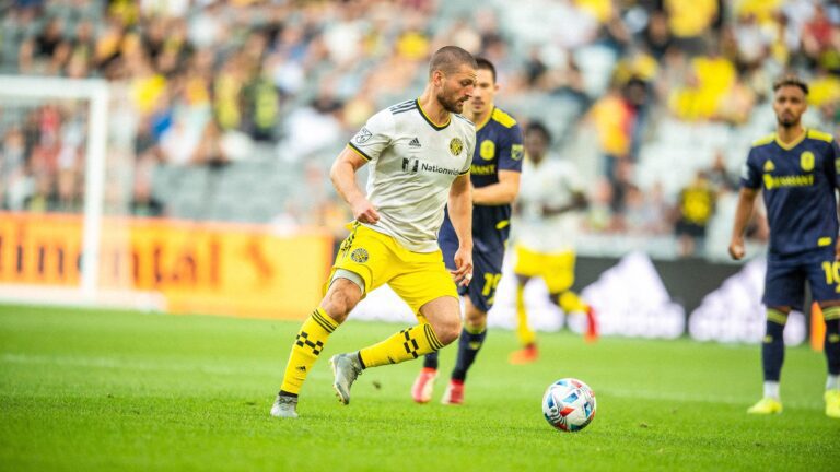 Volante do Columbus Crew deve ficar de fora por dois meses após lesão