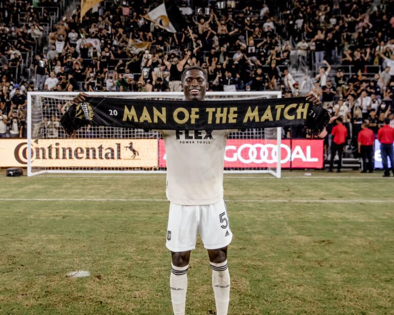 Los Angeles FC vence Sporting Kansas City e se aproxima da zona dos playoffs no Osste